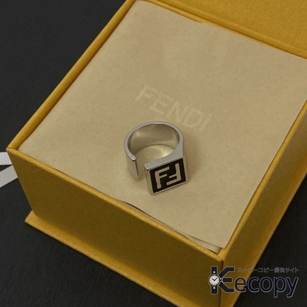 コーデの主役 フェンディ アクセサリー さりげない存在感 N級品 通販 1057 画像 4