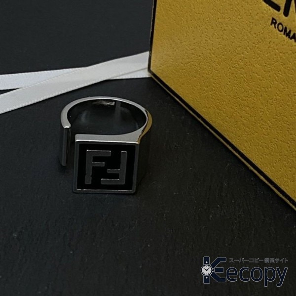 コーデの主役 フェンディ アクセサリー さりげない存在感 N級品 通販 1057 画像 5
