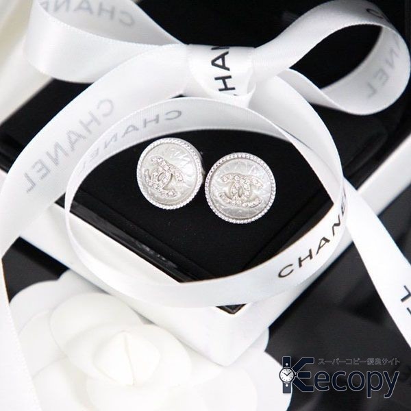 シンプルで上品 シャネル イヤリング 装いを華やかに 格安コピー 194 画像 4