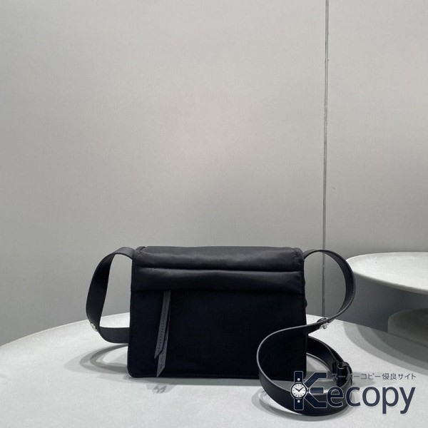 シンプルで上品 プラダ ショルダーバッグ 収納力と上品さを両立 スーパーコピー 送料無料 1755 画像 3