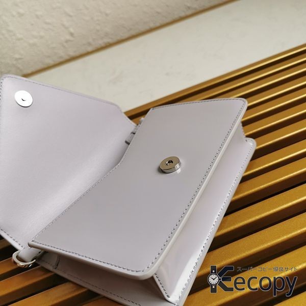 おすすめ プラダ ショルダーバッグ 収納力と上品さを両立 スーパーコピー 1820 画像 7