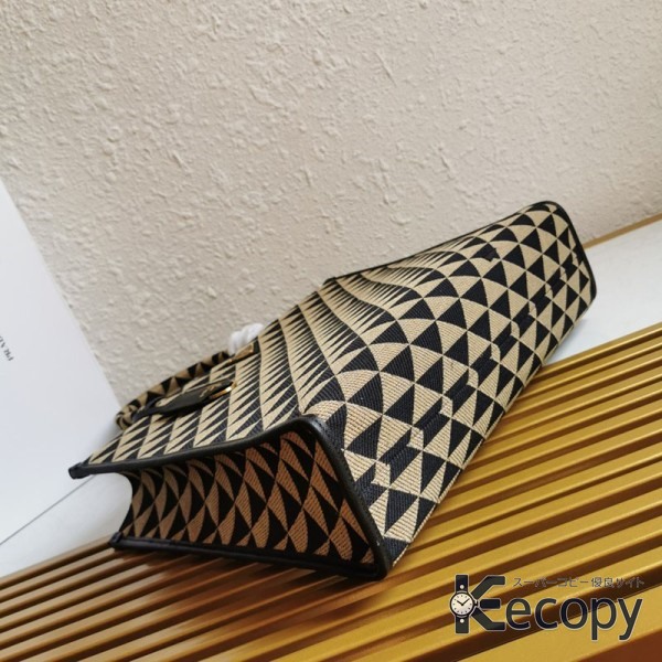 使いやすさ抜群 プラダ トートバッグ 収納力と上品さを両立 格安コピー 1638 画像 3
