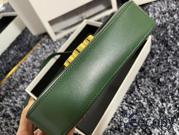 使いやすさ抜群 セリーヌ ショルダーバッグ 収納力と上品さを両立 N級品 通販 3304 画像 4