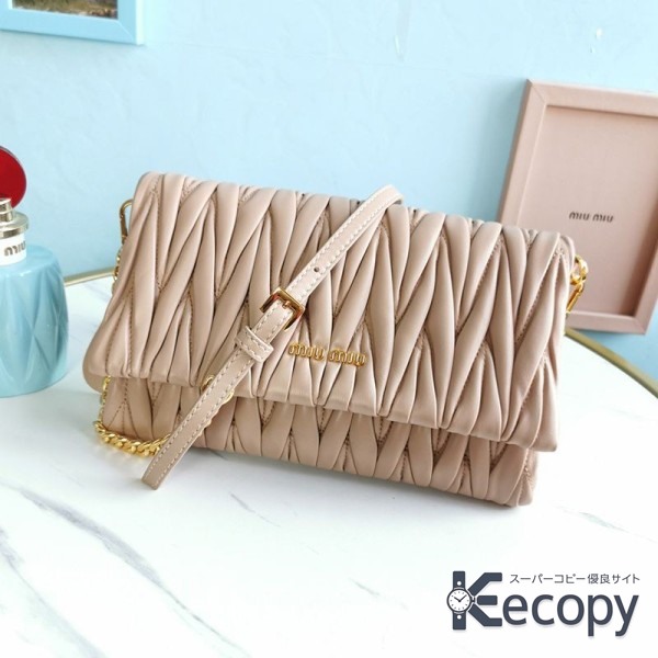 使いやすさ抜群 ミュウミュウ ショルダー 持ち歩きやすいフォルム N級品 通販 4655