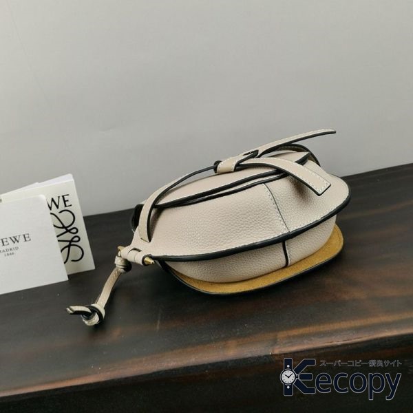 注目モデル ロエベ ショルダーバッグ 収納力と上品さを両立 N級品 通販 4939 画像 3