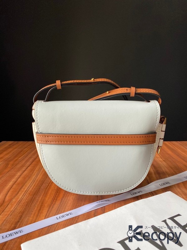 注目モデル ロエベ ショルダーバッグ 収納力と上品さを両立 N級品 通販 4948 画像 3