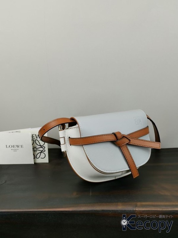 コーデの主役 ロエベ ショルダーバッグ 収納力と上品さを両立 格安コピー 4949 画像 2