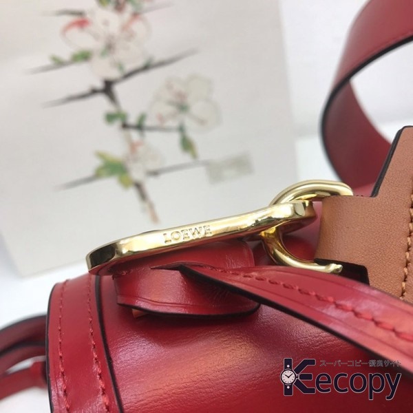 シンプルで上品 ロエベ ショルダーバッグ 収納力と上品さを両立 N級品 通販 4954 画像 5