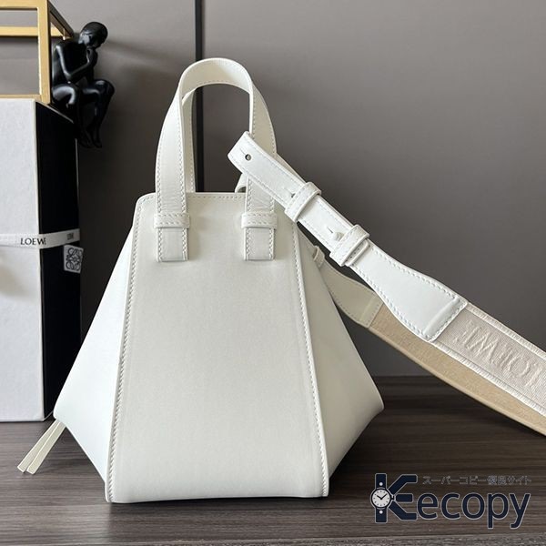 シンプルで上品 ロエベ ハンドバッグ 収納力と上品さを両立 N級品 通販 4699 画像 3