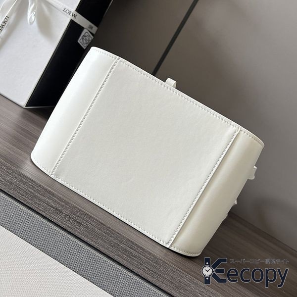 シンプルで上品 ロエベ ハンドバッグ 収納力と上品さを両立 N級品 通販 4699 画像 4