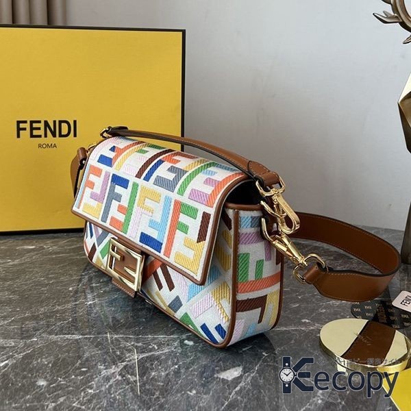 注目モデル フェンディ ショルダーバッグ 収納力と上品さを両立 偽物 人気 3610 画像 3