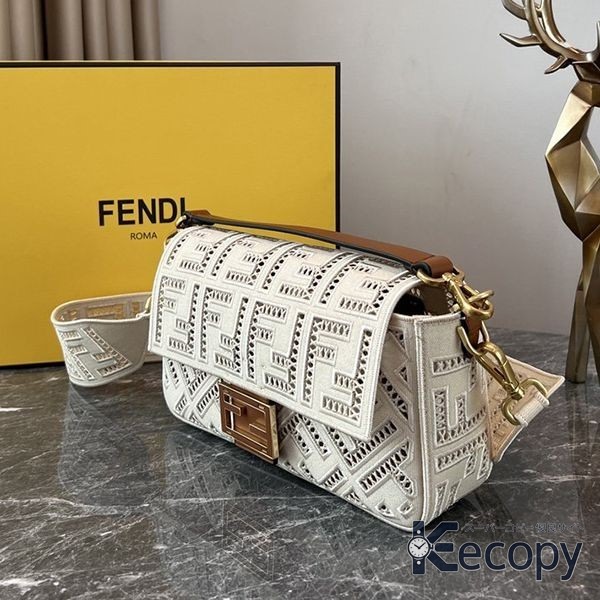 コーデの主役 フェンディ ショルダーバッグ 収納力と上品さを両立 スーパーコピー 送料無料 3611 画像 3