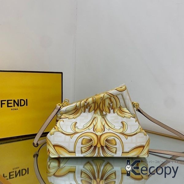 シンプルで上品 フェンディ ショルダーバッグ 毎日に合わせやすい 偽物 人気 3640