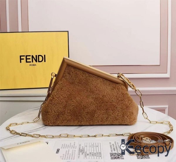 シンプルで上品 フェンディ ショルダーバッグ 収納力と上品さを両立 スーパーコピー 送料無料 3653 画像 3