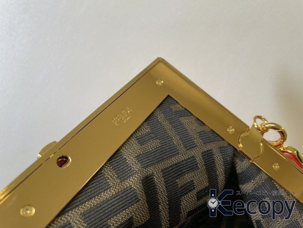 コーデの主役 フェンディ ショルダーバッグ コーデを格上げ N級品 通販 3677 画像 7