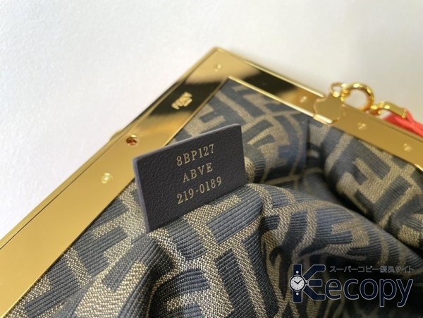 コーデの主役 フェンディ ショルダーバッグ コーデを格上げ N級品 通販 3677 画像 9