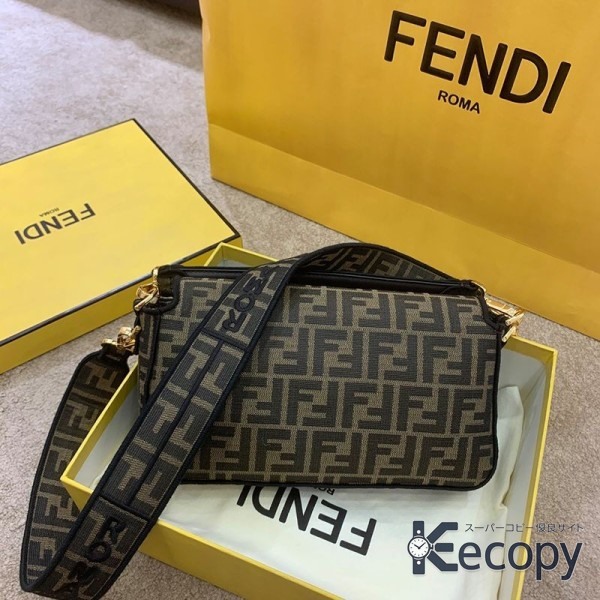 コーデの主役 フェンディ ハンドバッグ 収納力と上品さを両立 スーパーコピー 3473 画像 9
