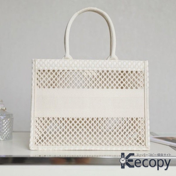 シンプルで上品 ディオール トートバッグ 収納力と上品さを両立 N級品 通販 3957 画像 4
