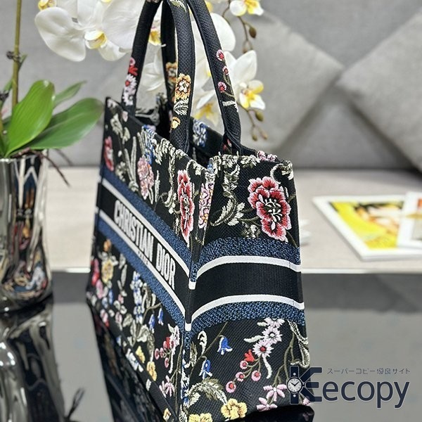 コーデの主役 ディオール トートバッグ 収納力と上品さを両立 スーパーコピー 3869 画像 11