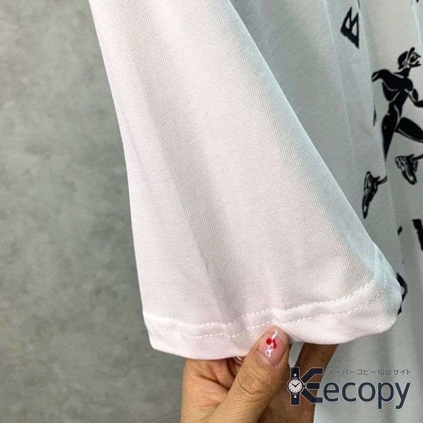 存在感のある バレンシアガ 半袖 コーデに取り入れやすい スーパーコピー 942 画像 7