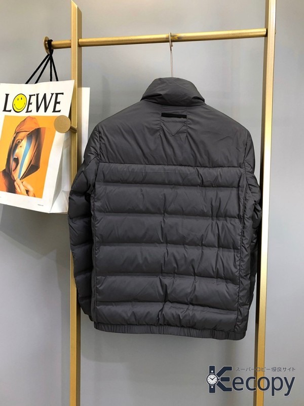 上品な逸品 プラダ ダウンジャケット 存在感ある仕上がり N級品 通販 1243 画像 2