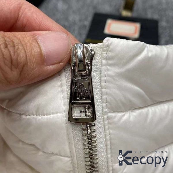 シンプルで上品 モンクレール ダウンジャケット 旬のスタイル 偽物 人気 1786 画像 7