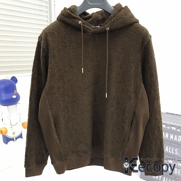 コーデの主役 ディオール パーカー コーデに取り入れやすい 激安コピー 3447