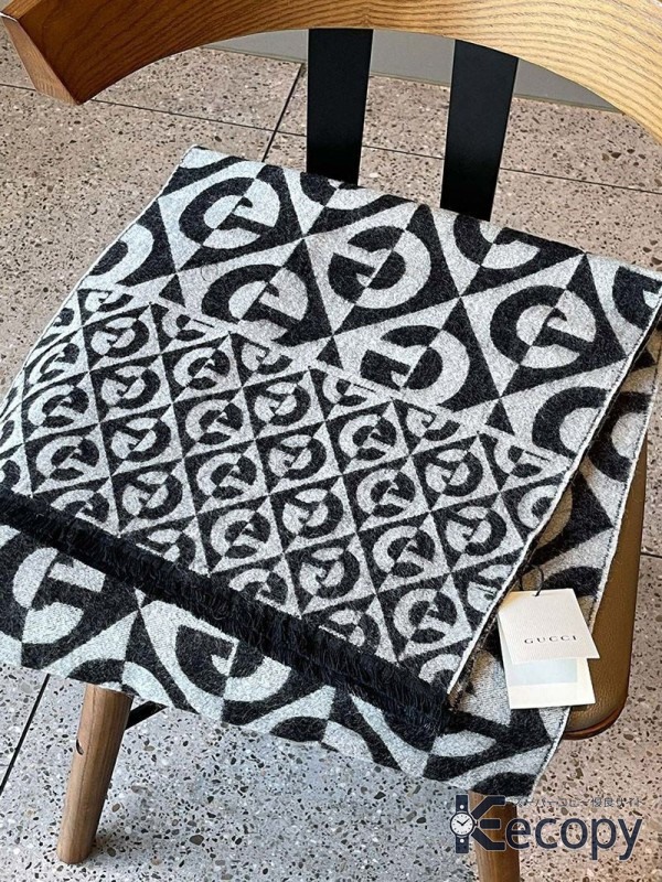 コーデの主役 グッチ スカーフ 華やかなアクセント コピー N級品 23 画像 2