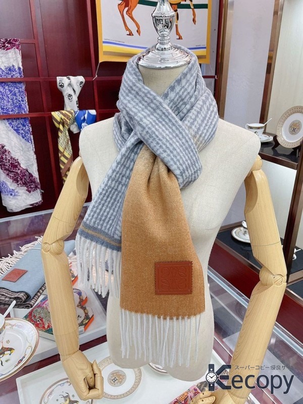 コーデの主役 ロエベ スカーフ 装いに映えるデザイン N級品 通販 560