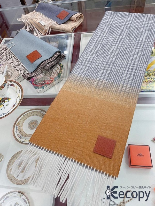 コーデの主役 ロエベ スカーフ 装いに映えるデザイン N級品 通販 560 画像 3