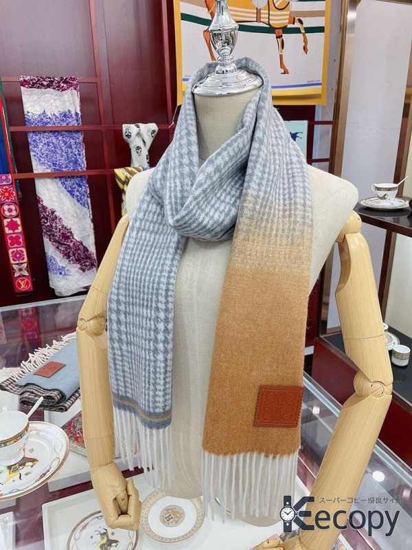 コーデの主役 ロエベ スカーフ 装いに映えるデザイン N級品 通販 560 画像 9