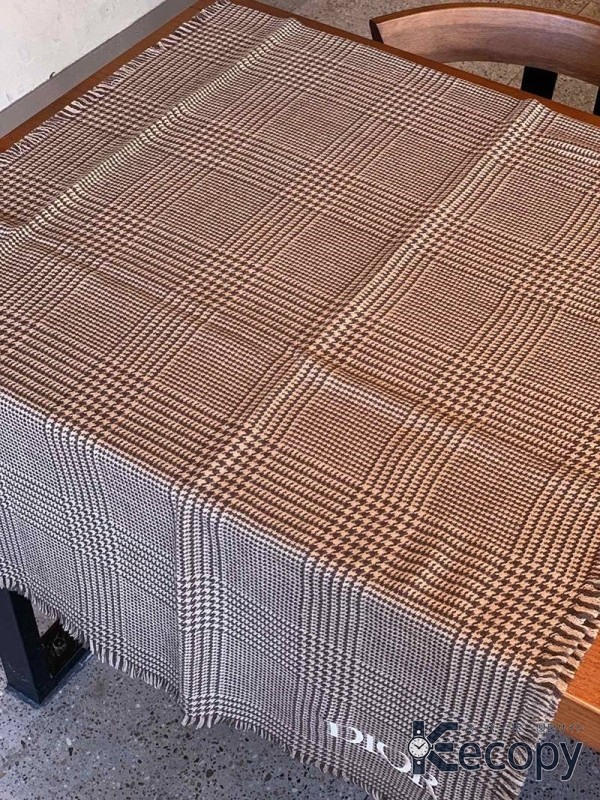 スタイリッシュ ディオール スカーフ 上品な色柄 スーパーコピー 474 画像 5