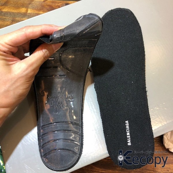 おすすめ バレンシアガ スニーカー 足元を印象的に スーパーコピー 609 画像 4