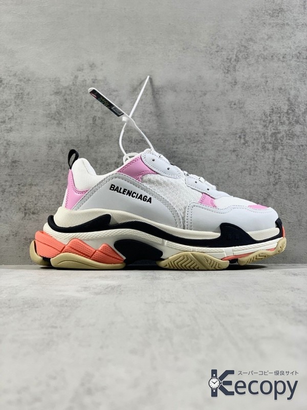 人気モデル バレンシアガ スニーカー 注目の足元スタイル 偽物 人気 565 画像 2