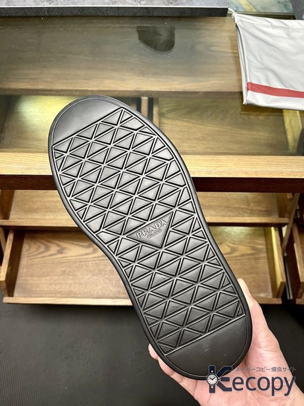 コーデの主役 プラダ スニーカー 注目の足元スタイル N級品 通販 808 画像 6