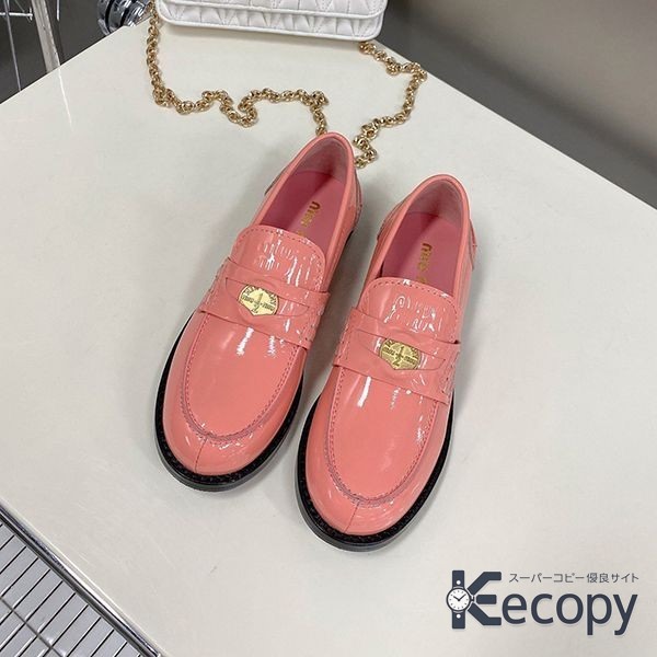 おすすめ ミュウミュウ シューズ 快適さとデザインを両立 コピー N級品 1740