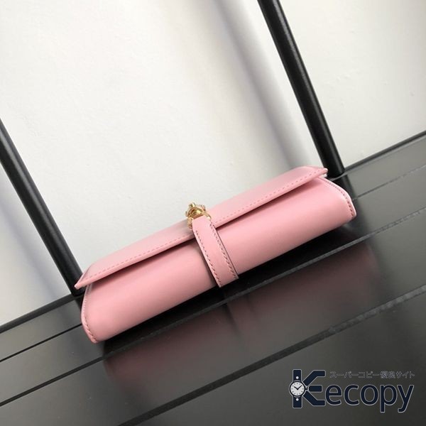 コーデの主役 グッチ 長財布 収納力に注目 N級品 通販 242 画像 3