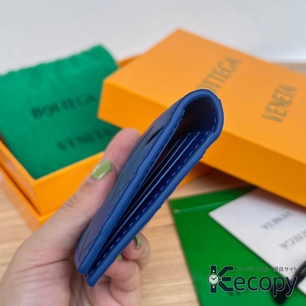 コーデの主役 ボッテガ・ヴェネタ 財布 収納力に注目 コピー N級品 534 画像 3