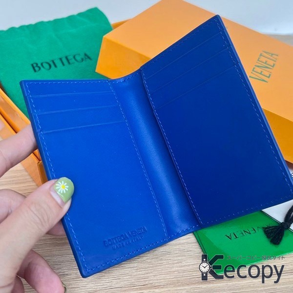 コーデの主役 ボッテガ・ヴェネタ 財布 収納力に注目 コピー N級品 534 画像 4