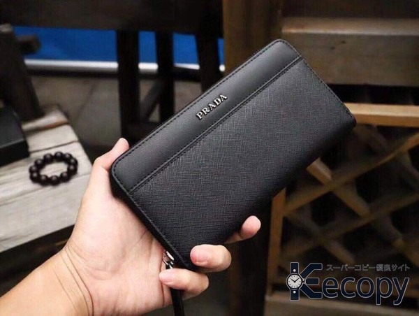 コーデの主役 プラダ 財布 収納力に注目 最高級コピー 485 画像 2