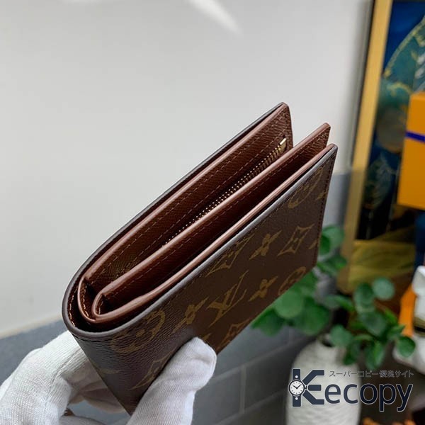 コーデの主役 ルイ・ヴィトン 折り財布 収納力に注目 激安コピー 797 画像 10