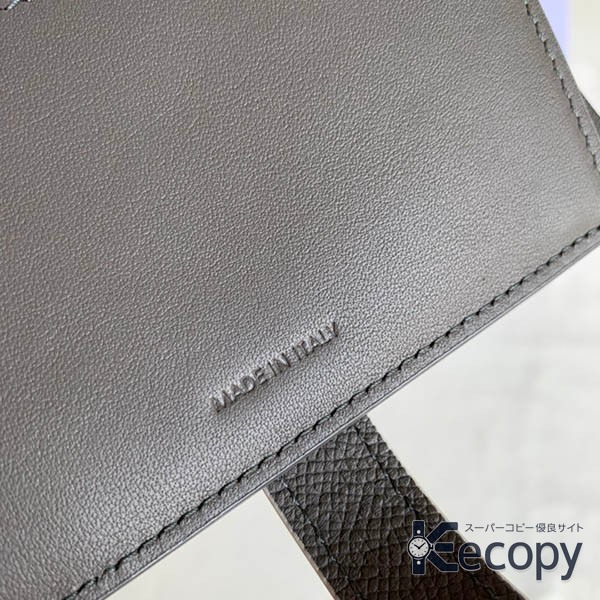 コーデの主役 セリーヌ 財布 収納力に注目 格安コピー 11 画像 7