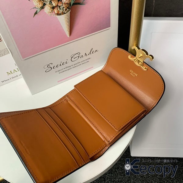コーデの主役 セリーヌ 財布 使いやすい収納設計 激安コピー 2 画像 6