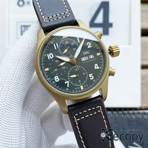 コーデの主役 IWC パイロットウォッチ 高級感ある仕上げ 偽物 人気 10 画像 2