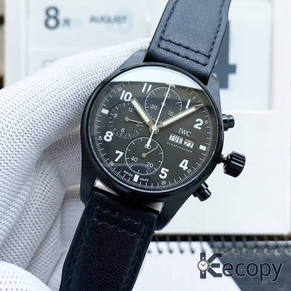 コーデの主役 IWC パイロットウォッチ 高級感ある仕上げ 偽物 人気 10 画像 3