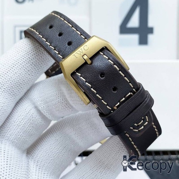 コーデの主役 IWC パイロットウォッチ 高級感ある仕上げ 偽物 人気 10 画像 7